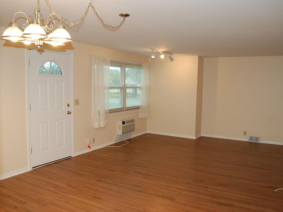 Spacious living room