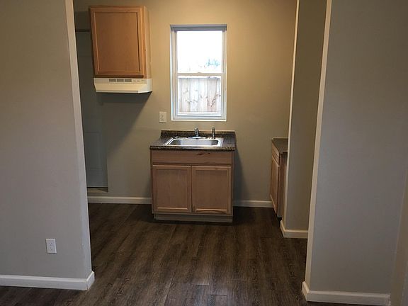 3rd image of 112 Fern St