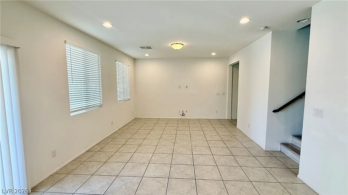 4 bed, 3.0 bath, 1925 sqft, $2,195 — Photo 4