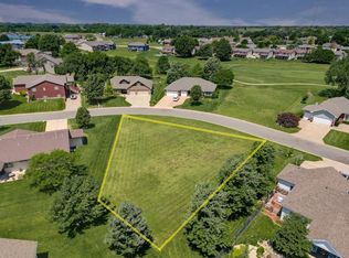 607 Quail Nest Rd, Winfield, KS 67156