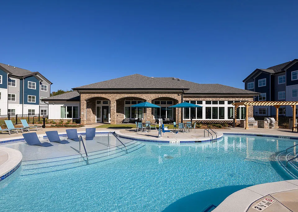 Pool with Sunshelf