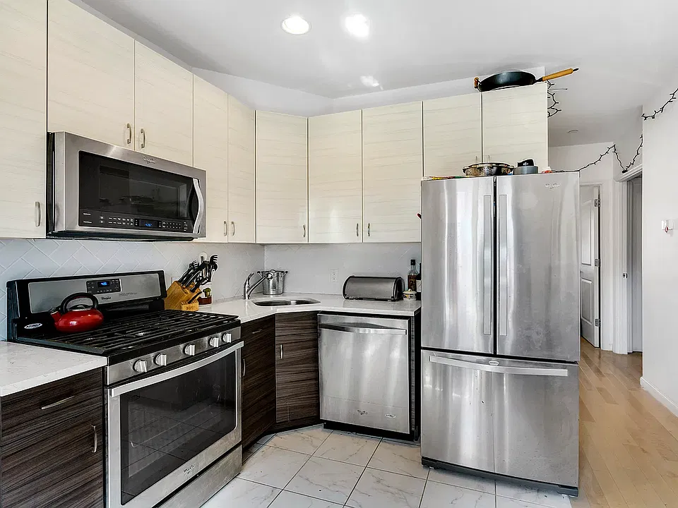 127 Graham Ave #2R