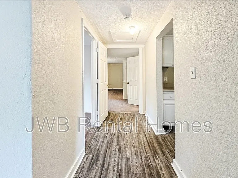 3933 Boulevard #2 — Photo 6