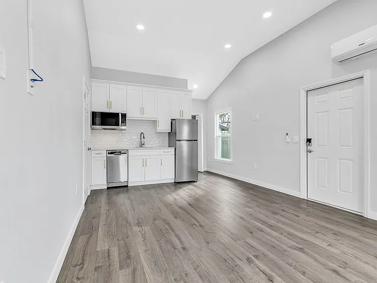 1156 Angle Rd — Photo 6