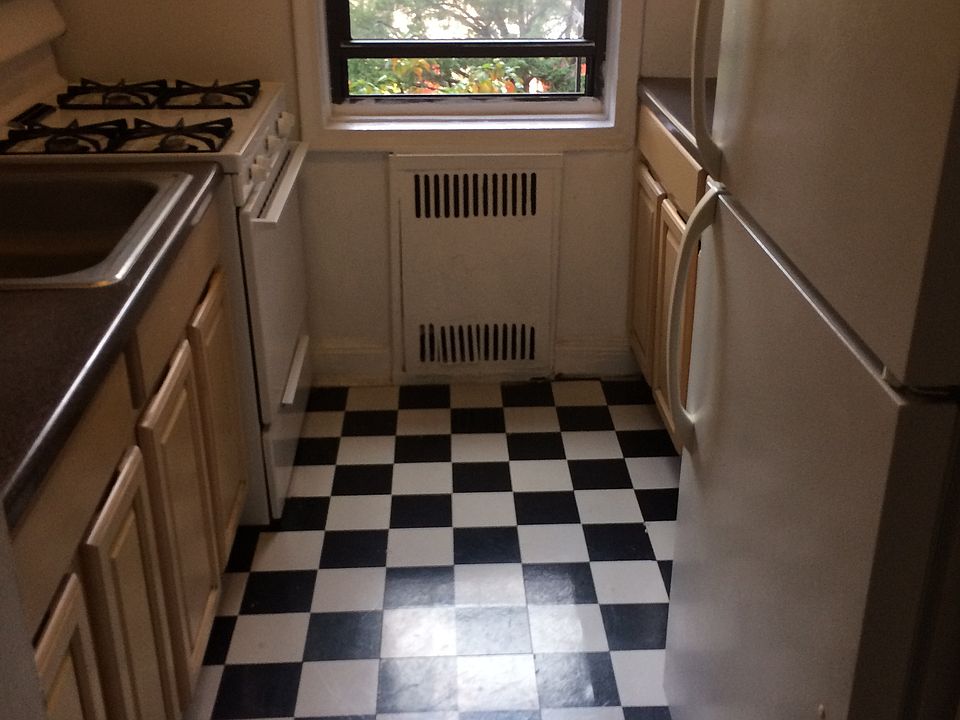 2nd image of 2519 157th St #3