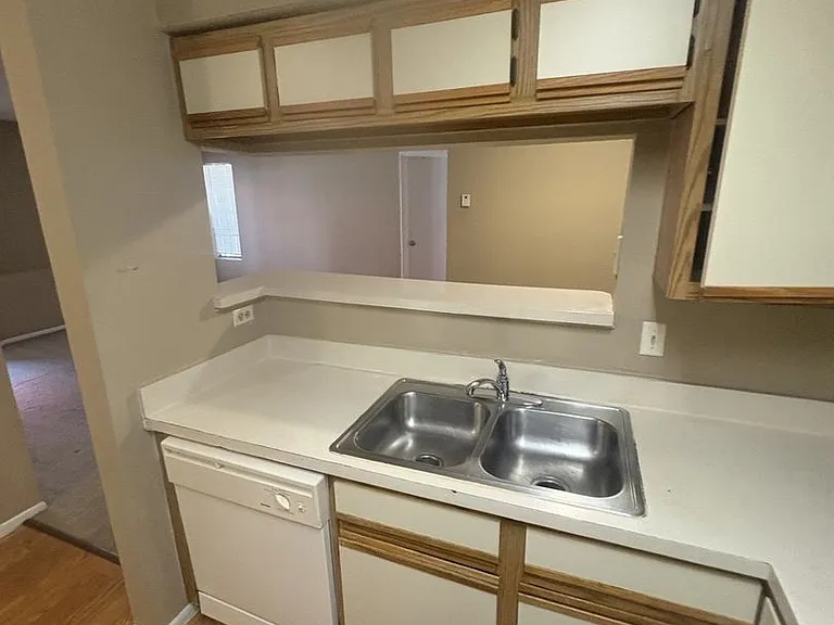 238 Afton Sq #207 — Photo 3