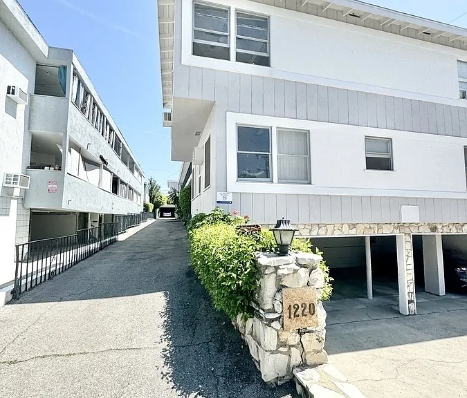 1220 N Harper Ave #4 — Photo 6