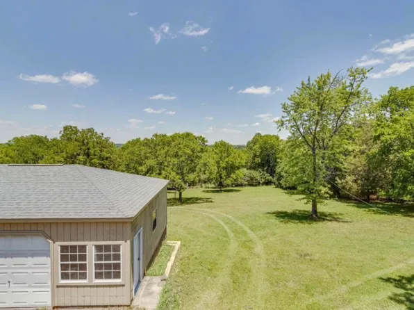 153 Country Club Dr, Hendersonville, TN 37075