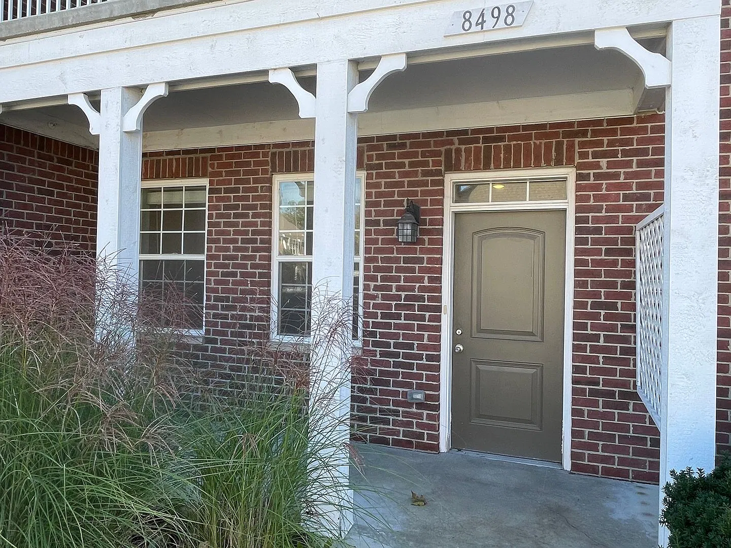 Shelby Township, 1st Floor Access! 2 Bedrooms, 2-Baths, att. Garage — Photo 2