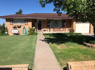 122 S Azalea St, Booker, TX 79005