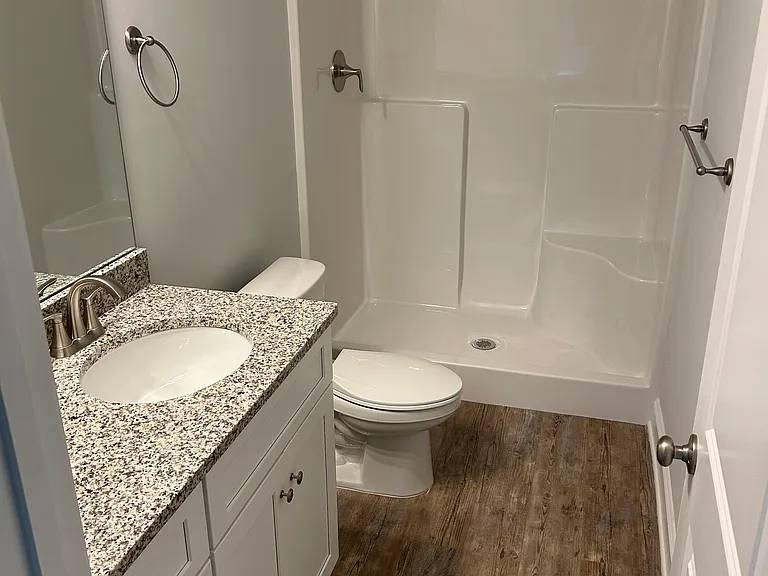 107 Lenox Cir — Photo 8