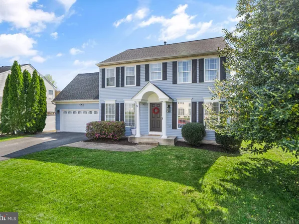 9342 S Whitt Dr, Manassas Park, VA 20111