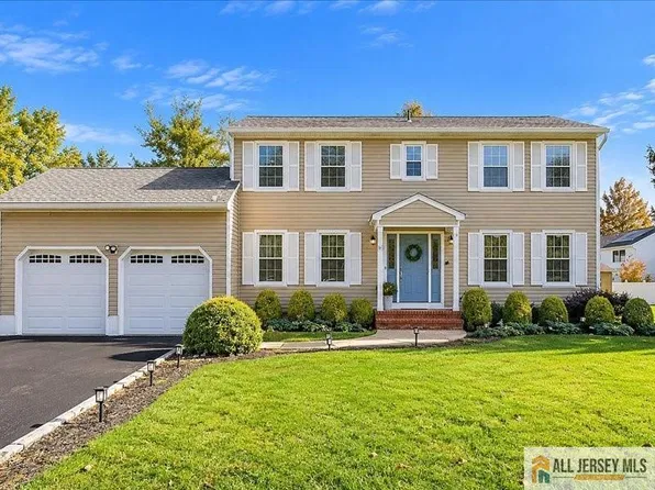 78 Henderson Rd, Kendall Park, NJ 08824