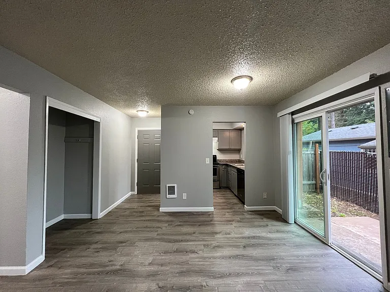 Briar Rose Apartments — Photo 42
