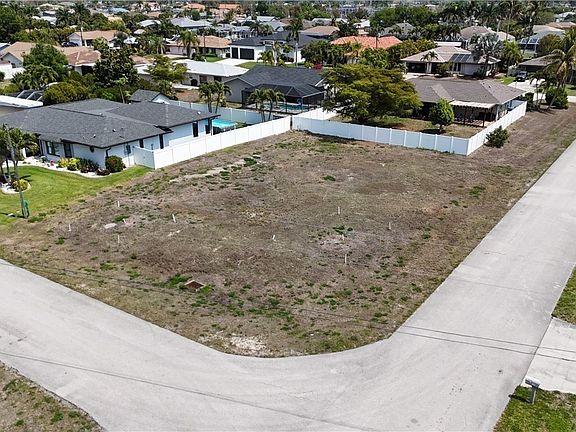 5th image of 4037 SW 2nd Pl