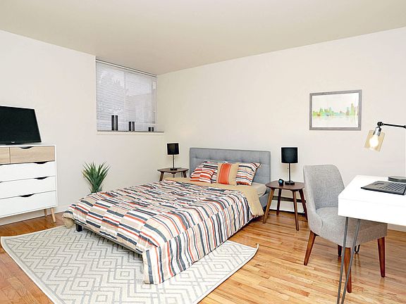 3rd image of 621 Orleans St #84