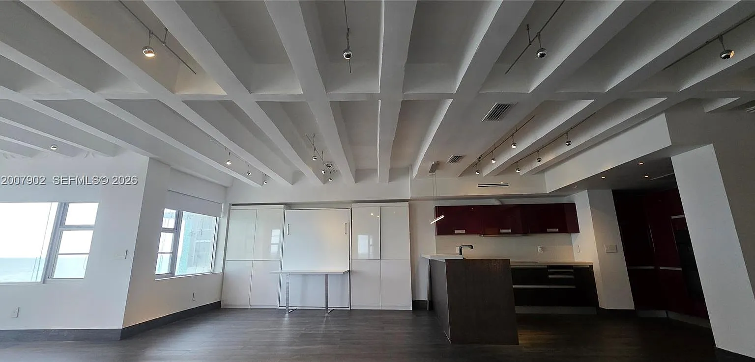 Imperial House Condo — Photo 2