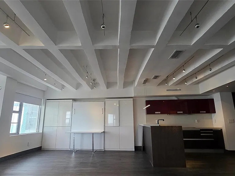 5255 Collins Ave #7G — Photo 2