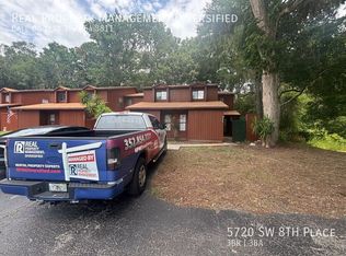 5720 SW 8th Pl, Gainesville, FL 32607