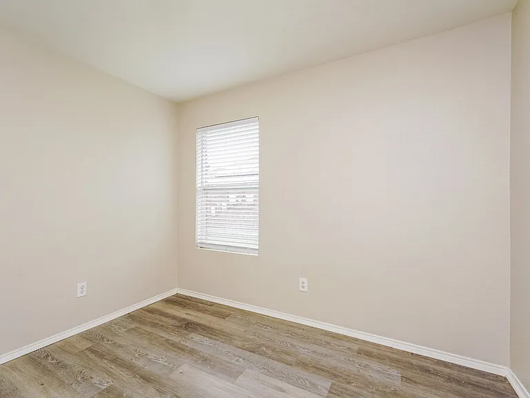 306 Olivia Ln — Photo 11