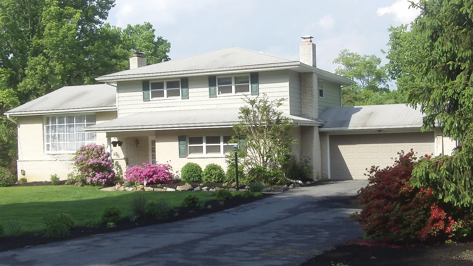 255 Hillcrest Rd photo 1