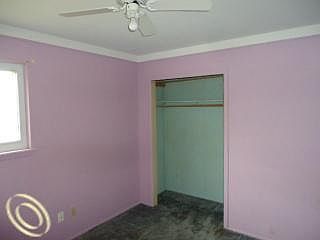 4th image of 2205 Charter St