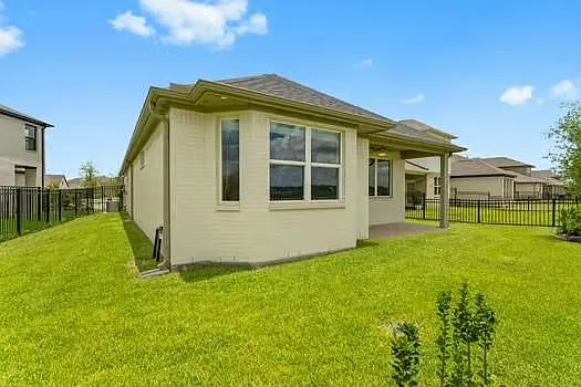 724 Lake Lacosta Dr — Photo 32
