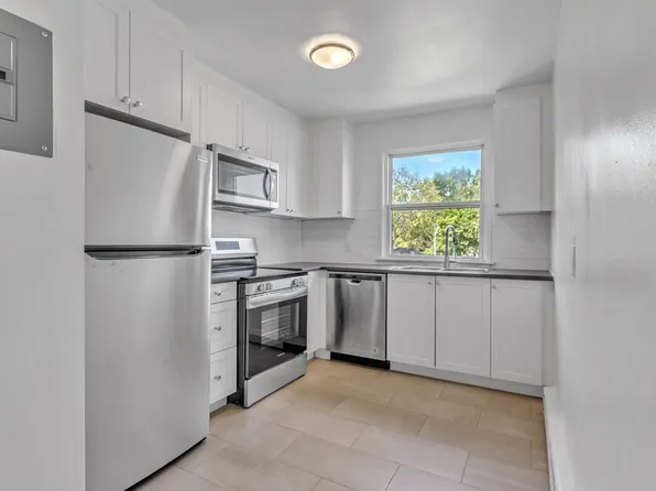 389 Yonge St #401-3, Kingston, ON K7M 1G2