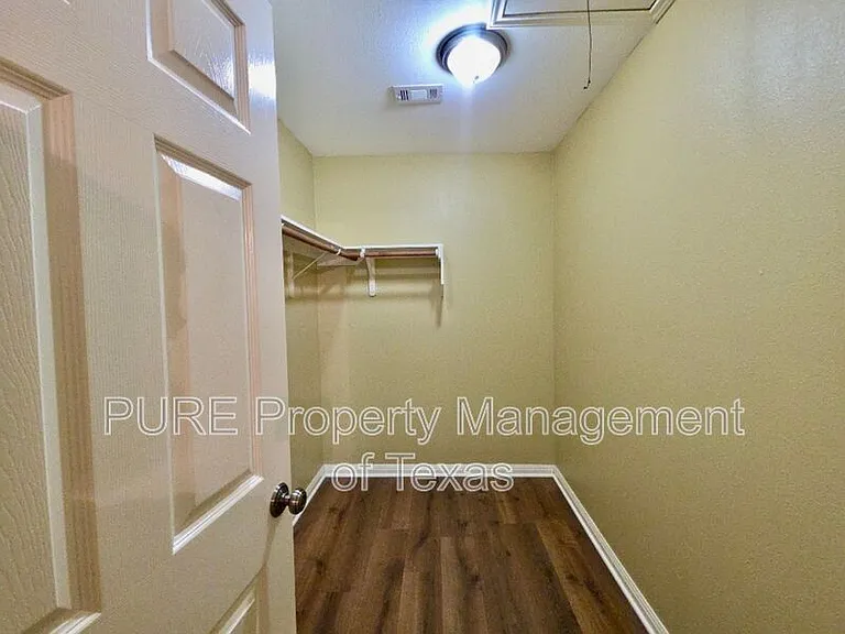 1623 Breezy Cv — Photo 16