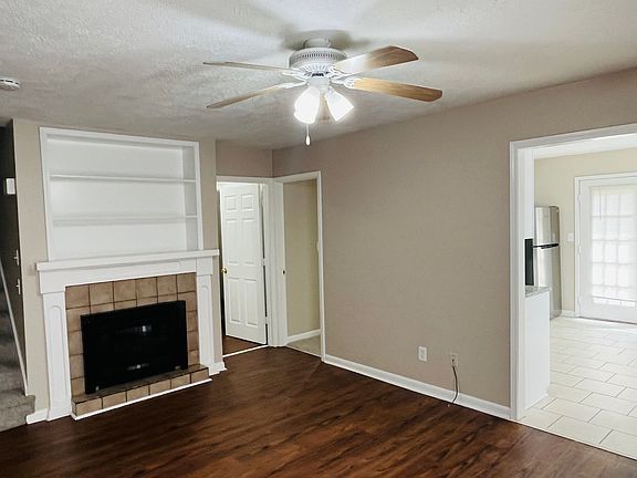 3rd image of 859B Park Pl NE