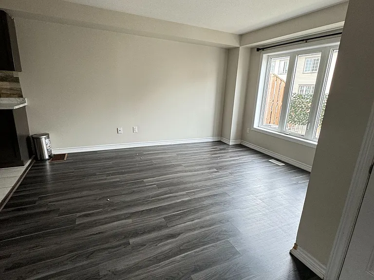 458 Linden Dr W — Photo 3