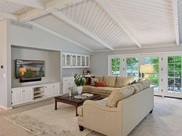 461 Peavey Ln, Wayzata, MN 55391