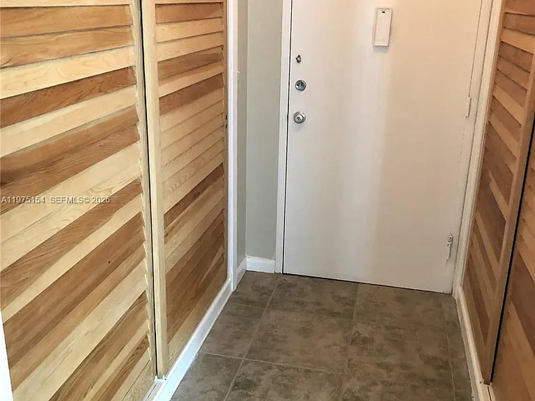 1408 Brickell Bay Dr #404 — Photo 9