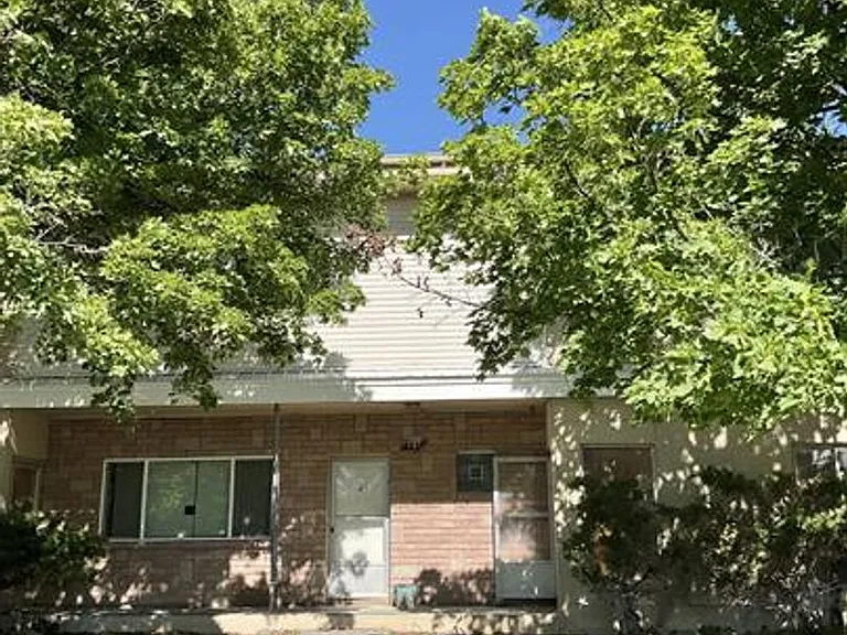 781 Oxford Dr — Photo 10
