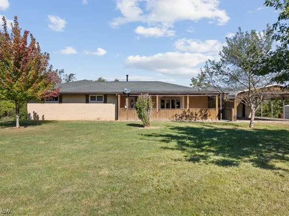 151 Youngs Ln, Wellsburg, WV 26070