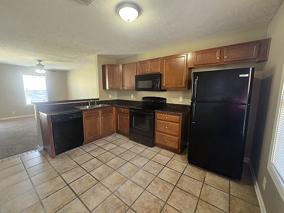 4th image of 812 Oak Arbor Ct