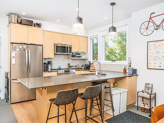 4th image of 209 N Stewart Creek Rise #201G