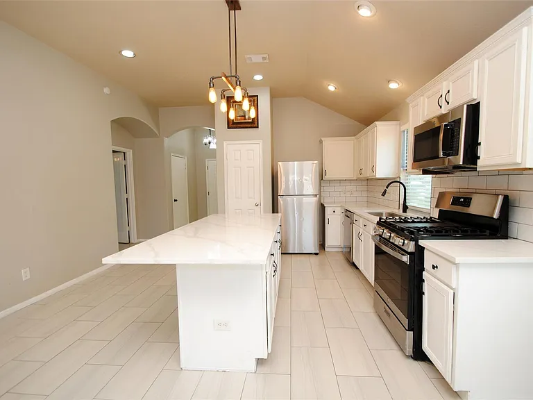 5910 Sugar Field Ln — Photo 9