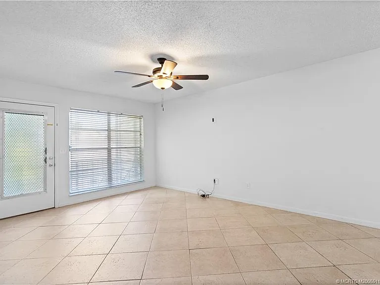 2118 SE Edler Dr #B — Photo 6