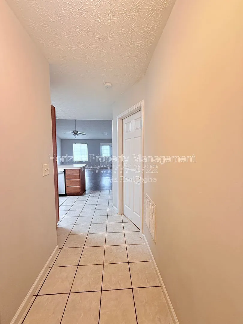 2 bed, 2.0 bath, 1189 sqft, $1,595 — Photo 2