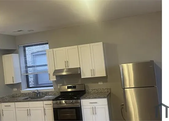 3 bed, $2,100 — Photo 1