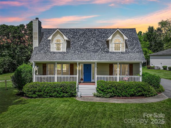 29 Driftwood Ln, Mills River, NC 28759