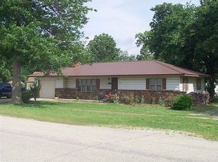 425 Elm St, Chetopa, KS 67336