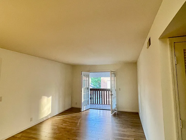 2905 Burch Ave #12 — Photo 7