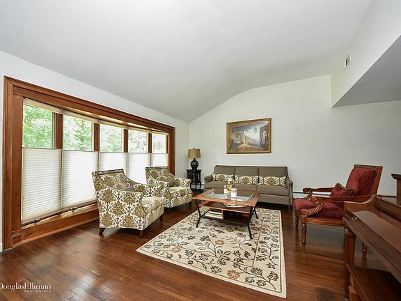 4th image of 585 Meryl Dr