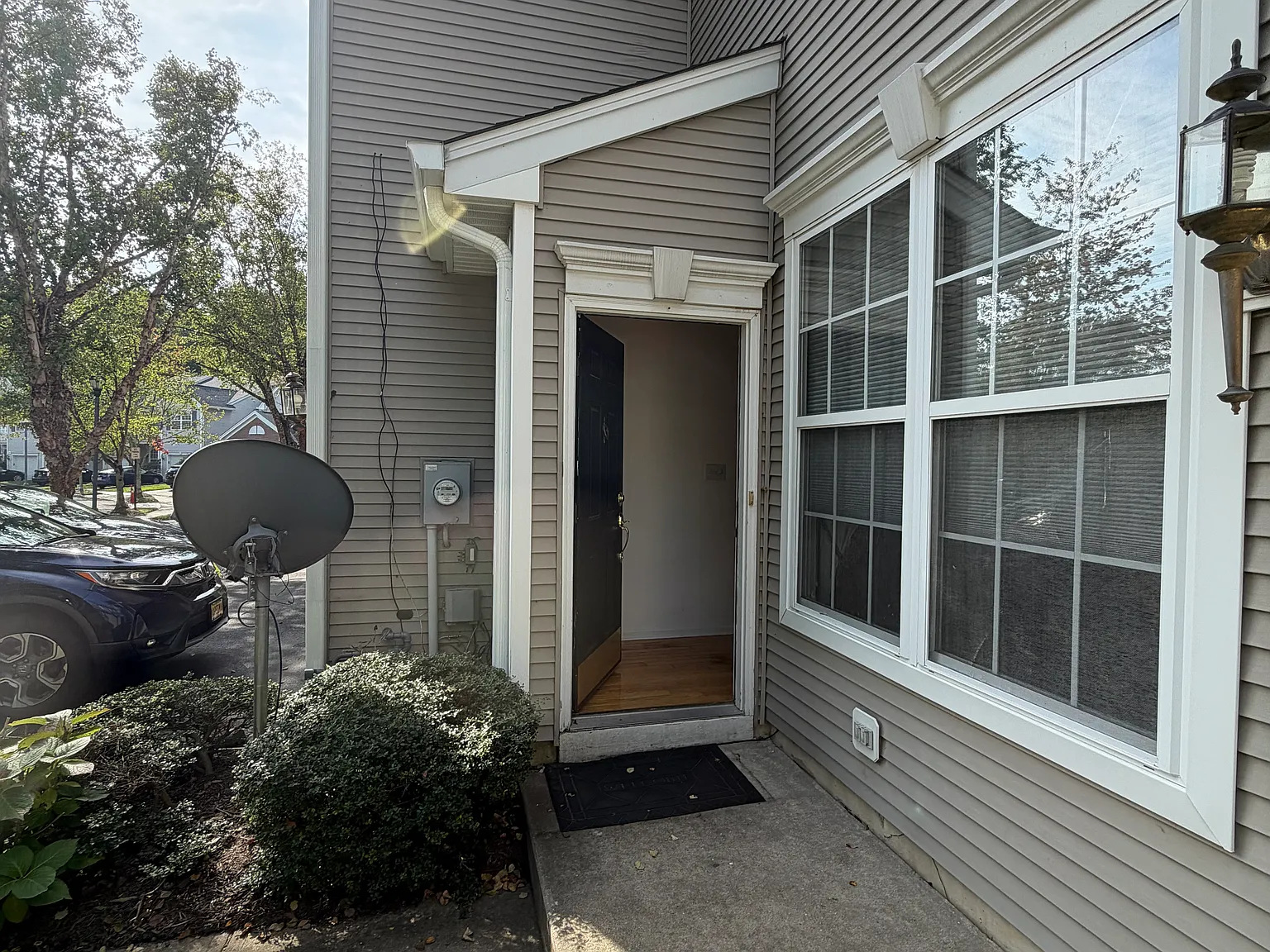 3 bed, 2.5 bath, 1924 sqft, $4,000 — Photo 4
