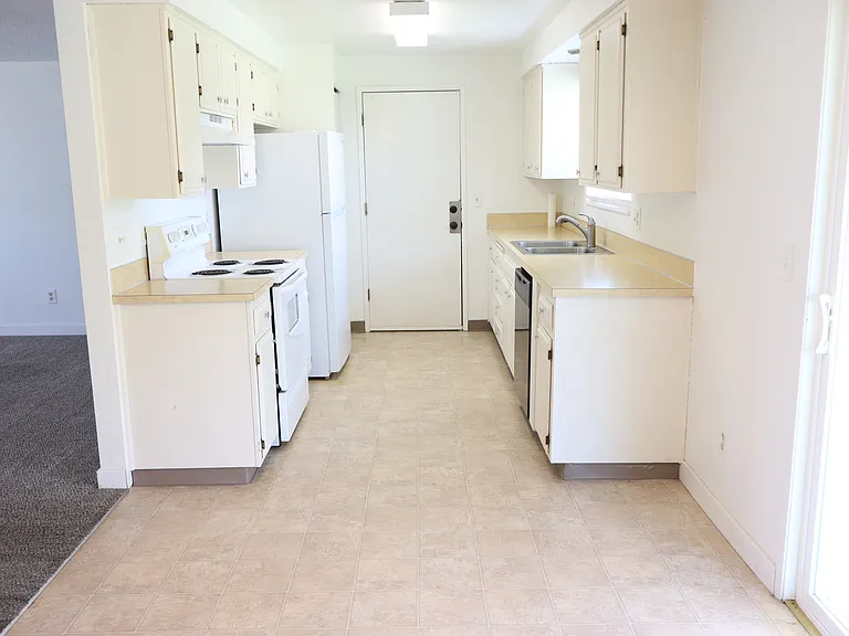 220 Pierce Ave — Photo 10