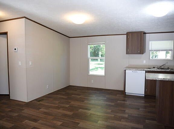 5th image of 662 Piccadilly Ave