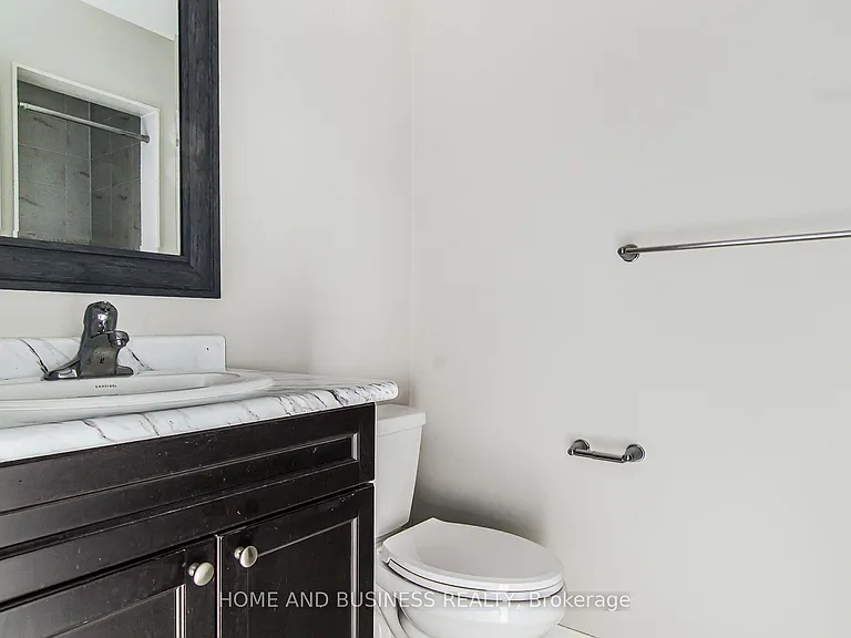 1135 Duignan Cres — Photo 14