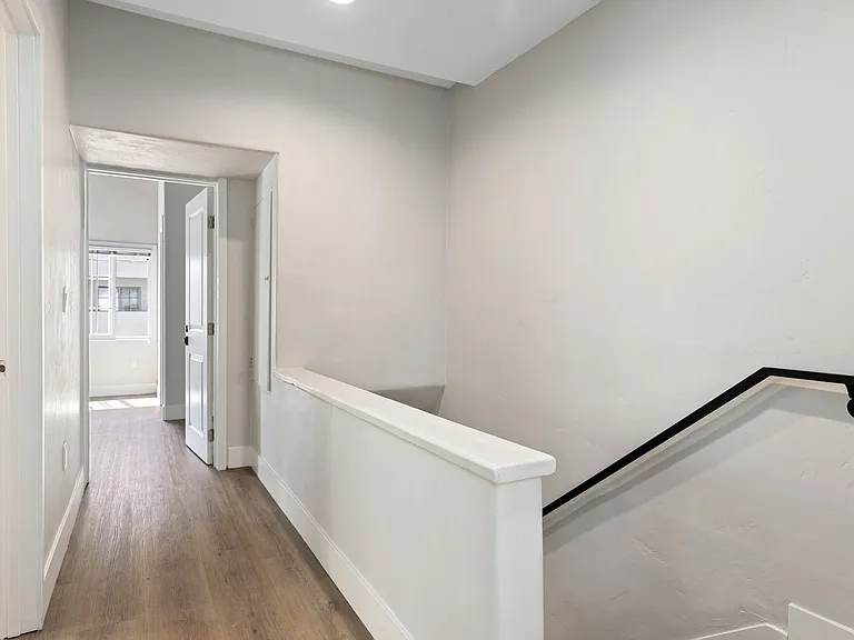 1709 Kelton Ave — Photo 25